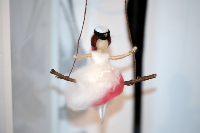 Keinuva keiju -sarjan Ylioppilas (malli 2)