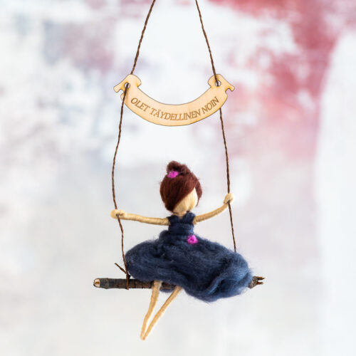 Keinuva keiju omalla tekstillä